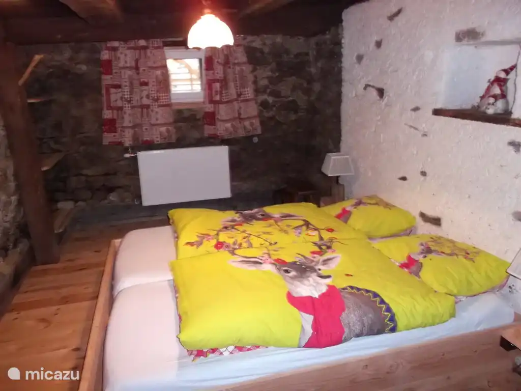 Schlafzimmer im Keller. 2pers.bed 2x 90x210cm