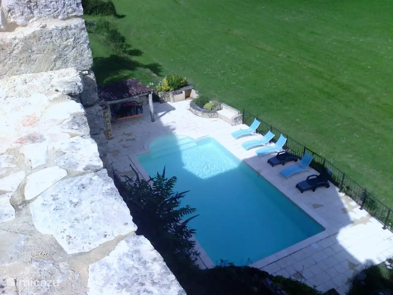 zwembad vanaf boven gezien