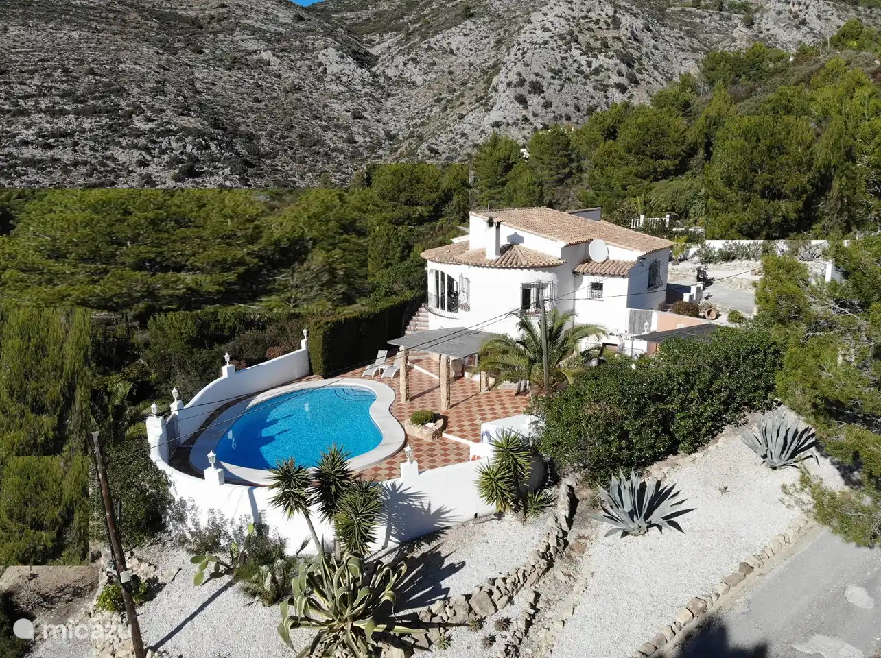 Rent Casa Blanca in Jalon, Costa Blanca. Micazu