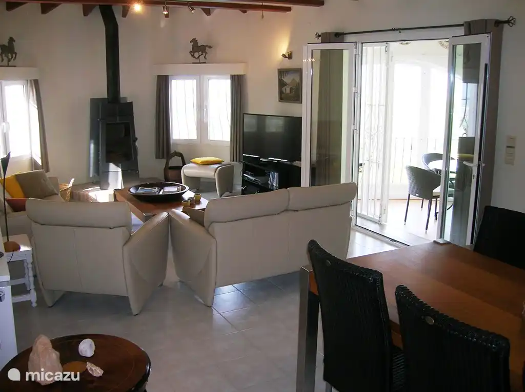 eetplaats/zithoek/naya