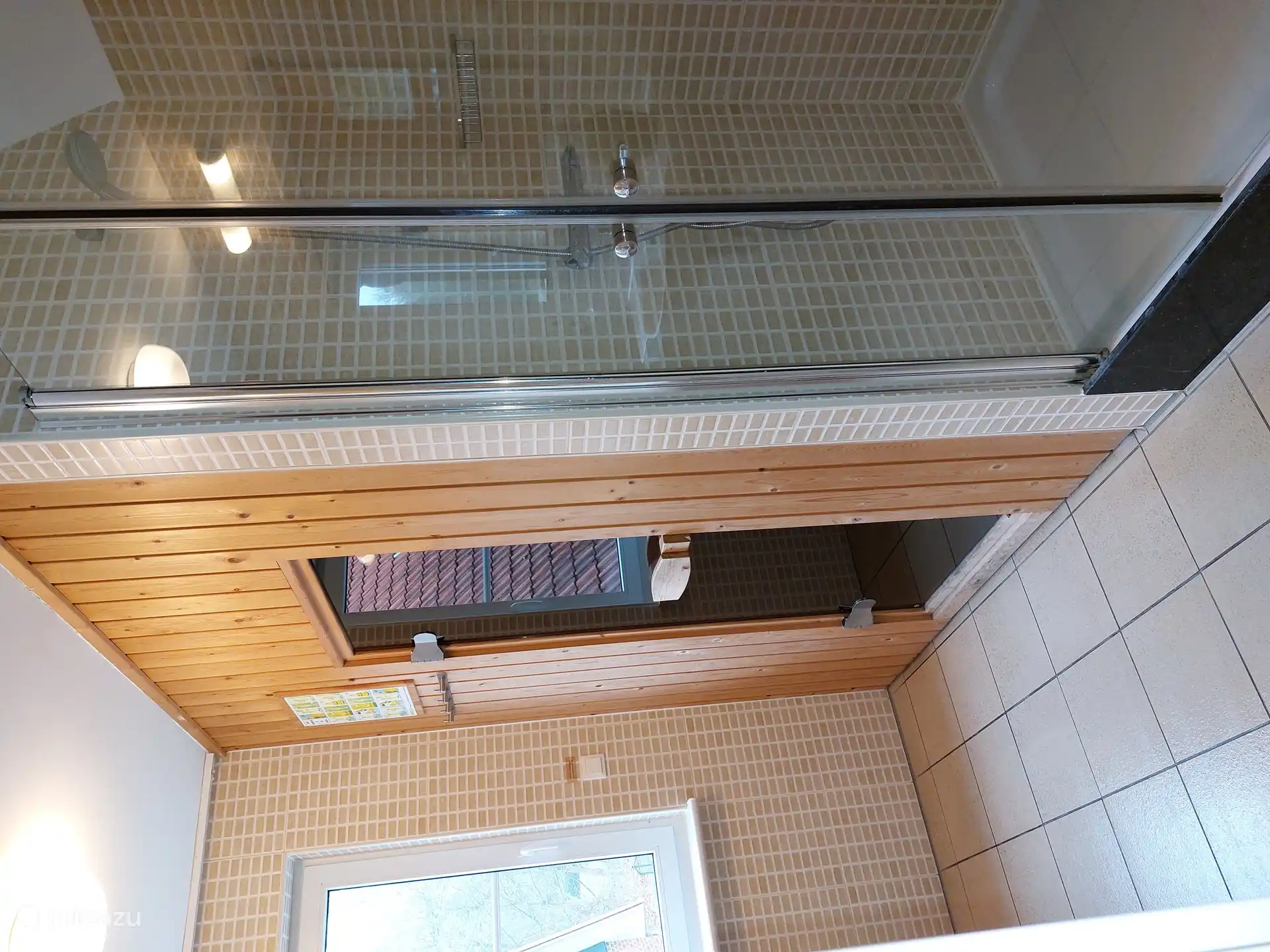 1st floor: Bathroom with sauna, shower and sink