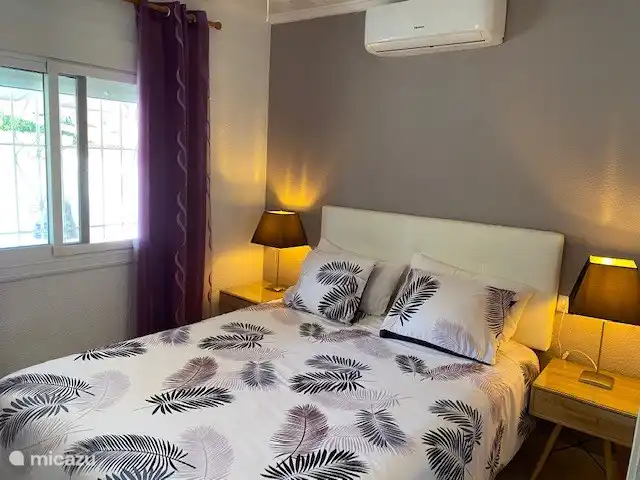 slaapkamer 1 
fan en airco (warm/koud)