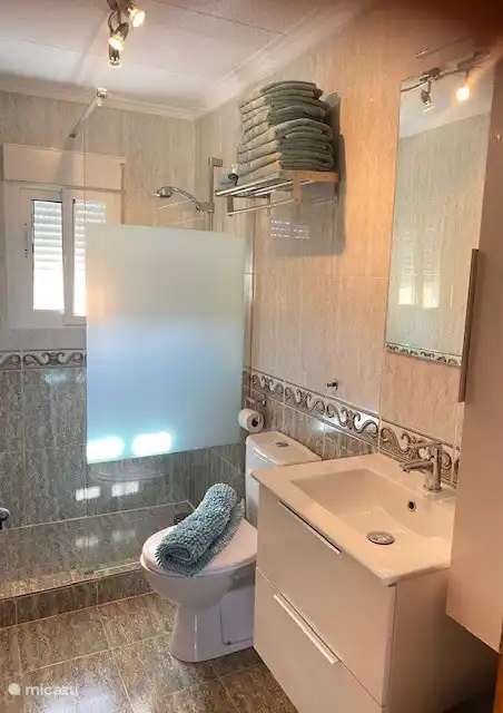 badkamer met ruime inloopdouche