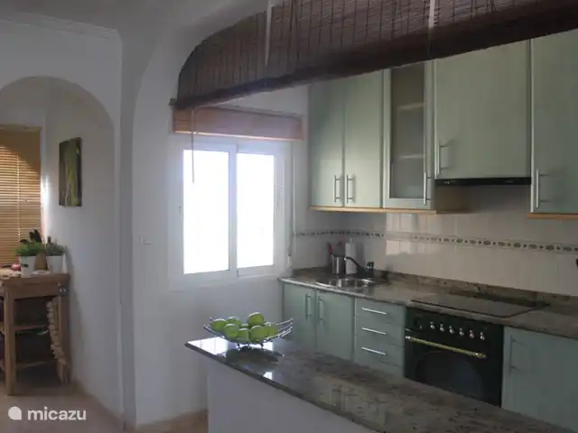 Maison Bilbao | Espagne, Costa Blanca, La Marina - maison de vacances cuisine entièrement équipée avec four , plaque vitrocéramique , micro - ondes , bouilloire , mixeur , senseo .