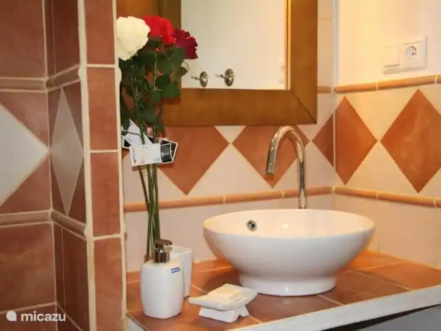 Villa Bonita Vista | Espagne, Costa Blanca, Hondón de las Nieves - villa Fini avec des matériaux de qualité, des robinets thermostatiques, des décorations et des fenêtres pivotantes.