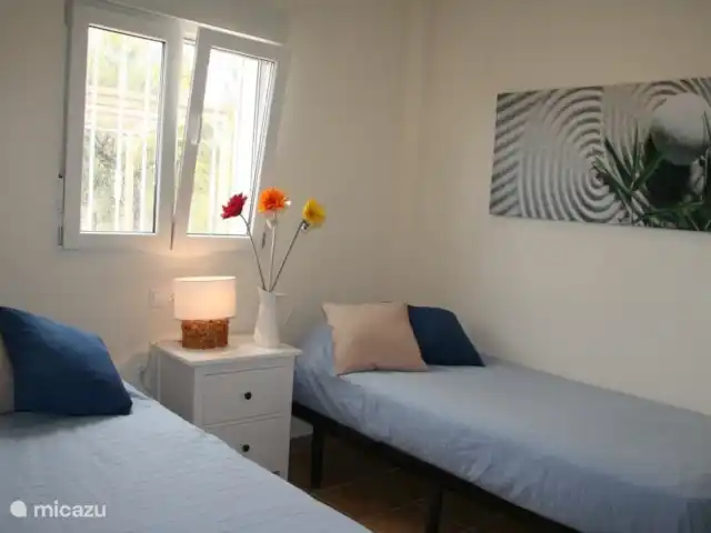 Villa Bonita Vista | Espagne, Costa Blanca, Hondón de las Nieves - villa Toutes les chambres ont une salle de bain privée, une ou plusieurs fenêtres et des matelas de qualité. Les chambres sont dotées de décorations et d'équipements tels que des lampes de lecture.