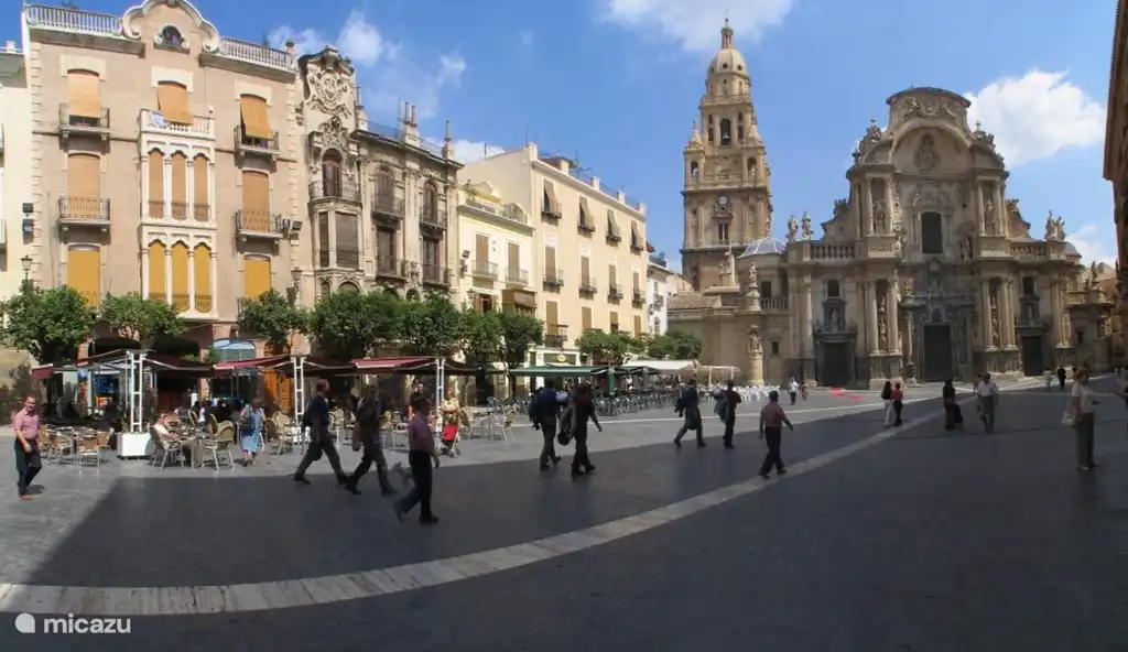 L'agréable ville de Murcie propose de bonnes possibilités de shopping et de terrasse