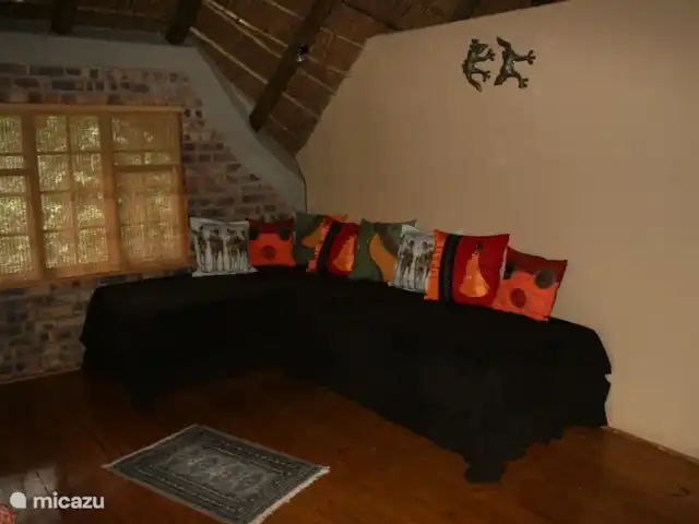 Villa Khamkirri | Afrique du Sud, Mpumalanga, Marloth Park - villa Se détendre avec un livre.