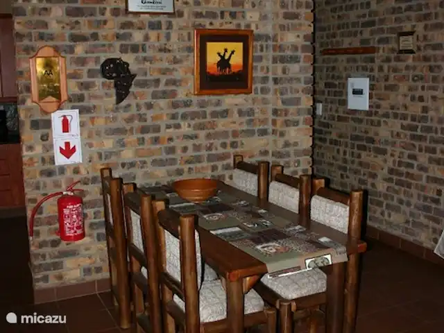 Villa Khamkirri | Afrique du Sud, Mpumalanga, Marloth Park - villa Manger à l'intérieur de la maison est bien sûr également possible.