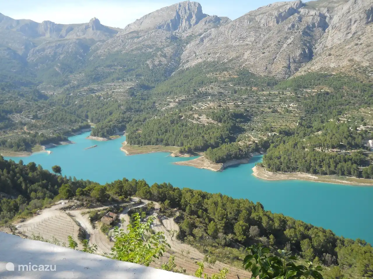 Het stuwmeer bij het Castell de Guadalest