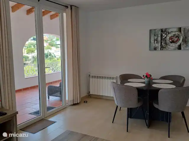 Retour au début! Villa Perla del Mar 2 à 8 p | Espagne, Costa Blanca, Benissa - villa salle à manger à l’étage supérieur avec accès à la terrasse couverte avec de belles vues