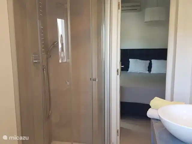 Retour au début! Villa Perla del Mar 2 à 8 p | Espagne, Costa Blanca, Benissa - villa Chambre des maîtres avec salle de bain attenante à l’étage