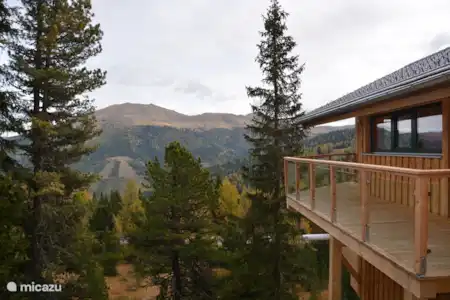 Vakantiehuis Oostenrijk, Karinthië, Turracher Höhe chalet Der Weisse Hirsch Uitzicht vanaf het balkon