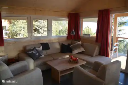 Vakantiehuis Oostenrijk, Karinthië, Turracher Höhe chalet Der Weisse Hirsch gezellige zithoek