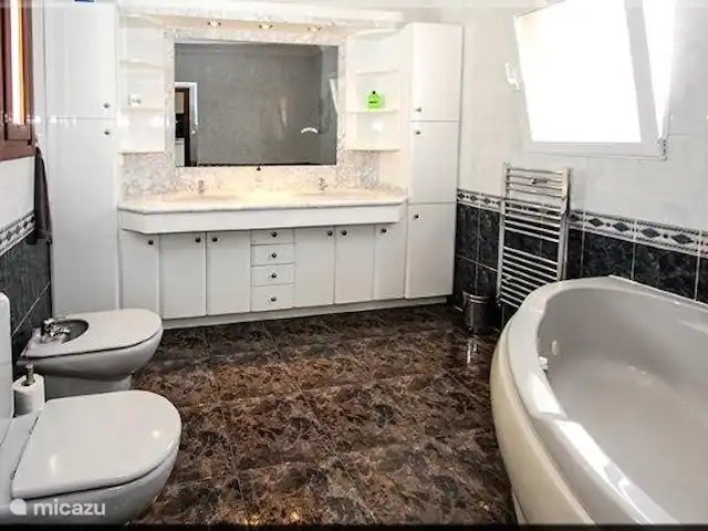 Casa Gusta huren in Spanje, Costa Blanca, Jalón - villa badkamer bij de master slaapkamer