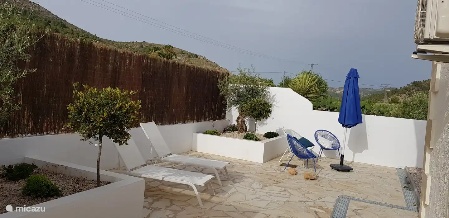 lounge poolside terrace ...