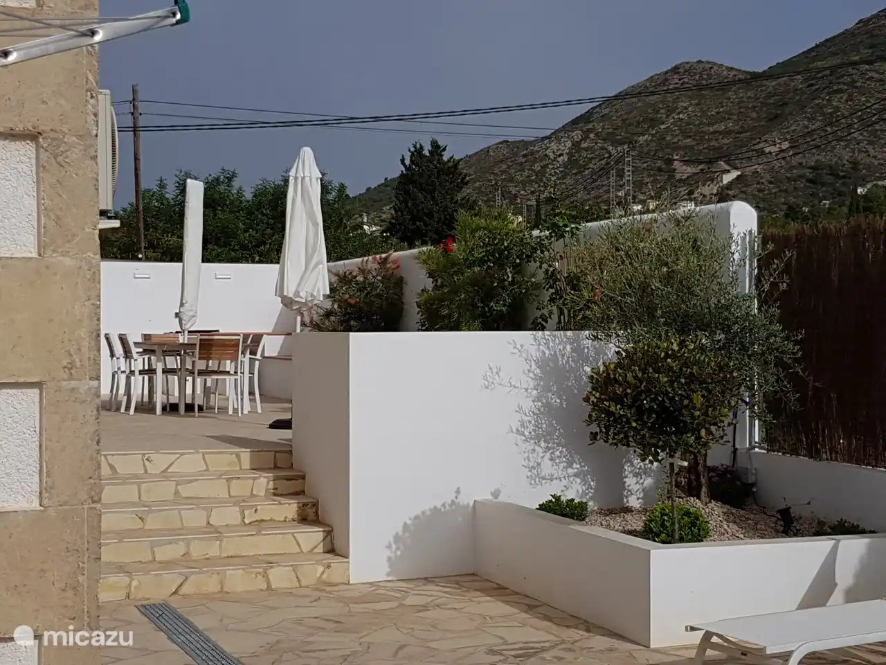 2nd living area downstairs (in the comfortable basement) - with additional sofa bed and home cinema