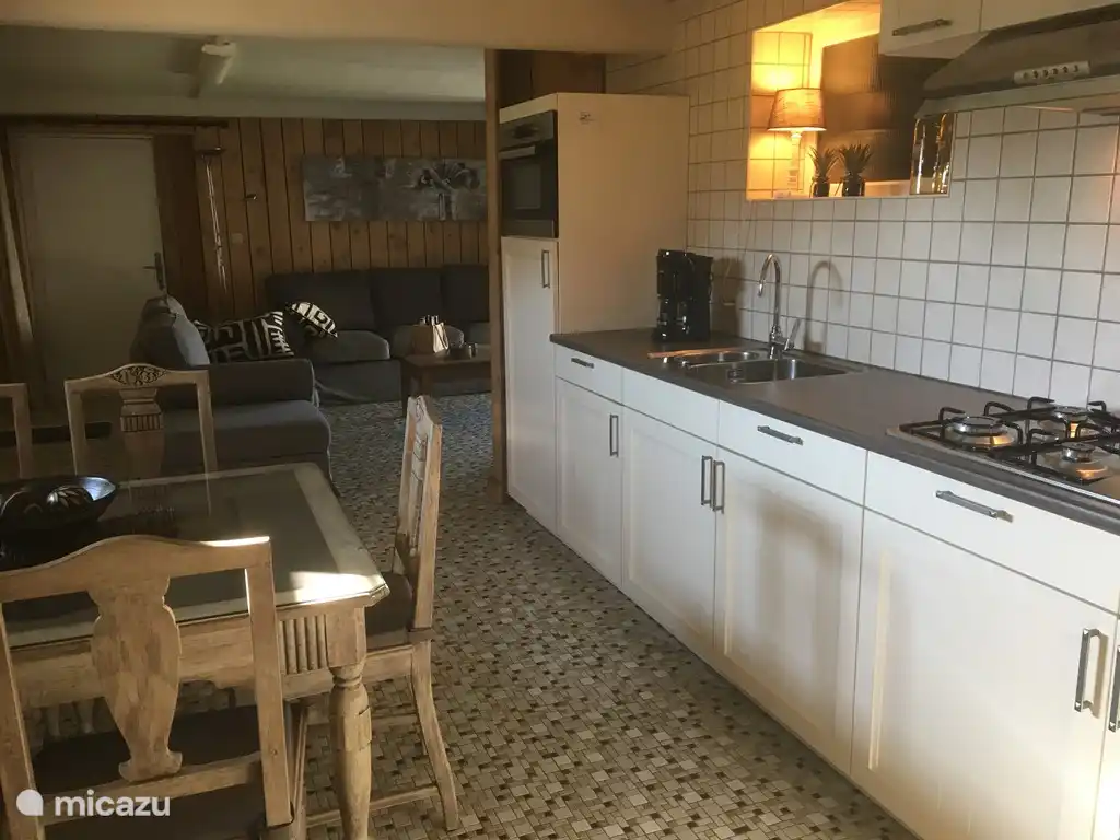 Küche und Essbereich