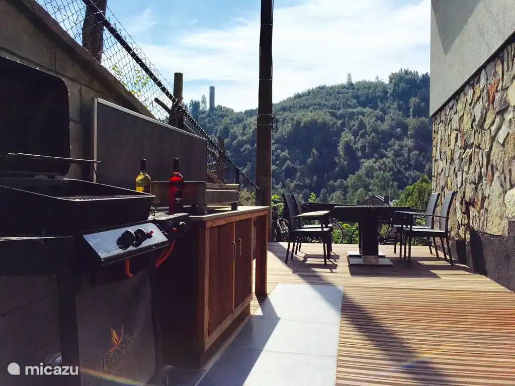 Terrassenhaus mit Außenküche