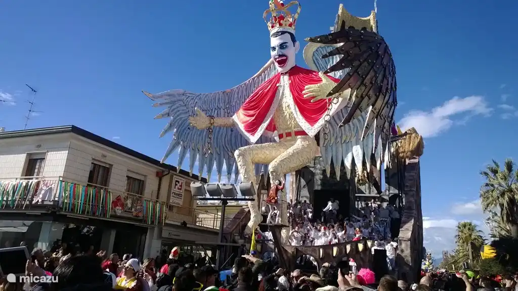 Karneval in Viareggio (30 km)