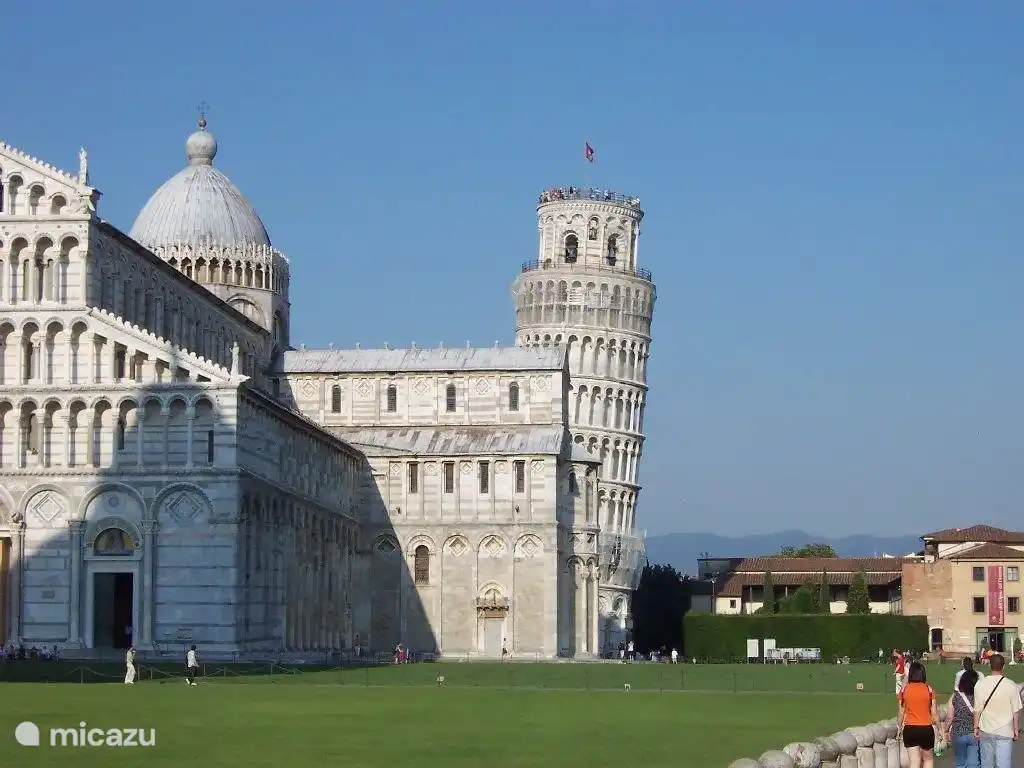 Pisa (35 km)