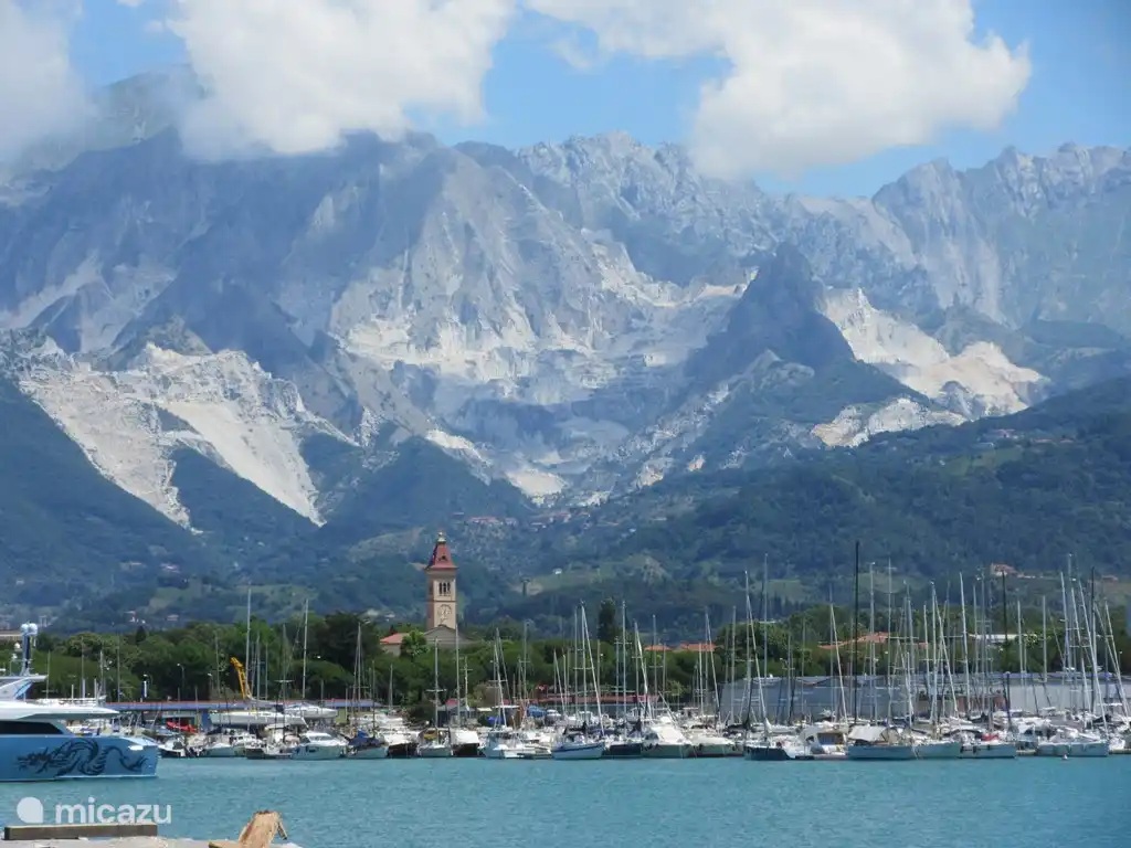 Carrara Hafen (6 km)
