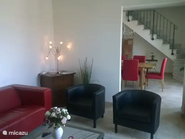Casa-Toscana huren in Italië, Toscane, Marina Di Massa - appartement Zicht vanuit de zitkamer naar de marmeren trap naar de 2e etage