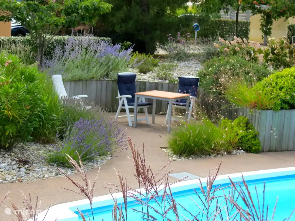 Nuestra terraza de desayuno siempre está al sol, si es necesario hay una sombrilla adicional para esta terraza.