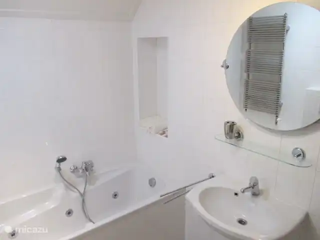 Résidence des Gouverneurs Lot et Garonne | France, Lot-et-Garonne, Monclar d'Agenais - manoir / château Salle de bain 1er étage