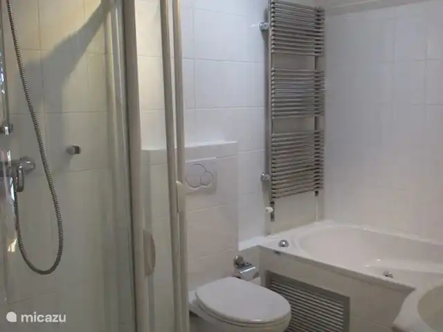 Résidence des Gouverneurs Lot et Garonne | France, Lot-et-Garonne, Monclar d'Agenais - manoir / château salle de bain 1er étage