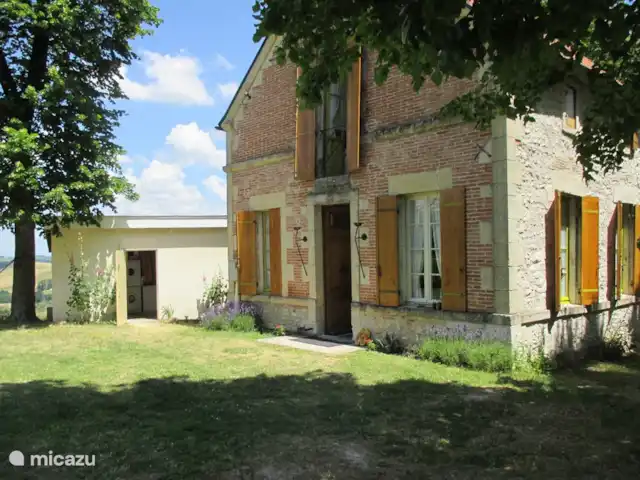 Résidence des Gouverneurs Lot et Garonne | France, Lot-et-Garonne, Monclar d'Agenais - manoir / château 2e salle de bain/salle de bain avec réfrigérateur supplémentaire, sèche-linge et lave-linge