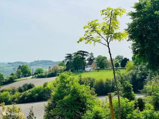 Résidence des Gouverneurs Lot et Garonne | France, Lot-et-Garonne, Monclar d'Agenais - manoir / château Vue vallonnée jusqu'à la maison