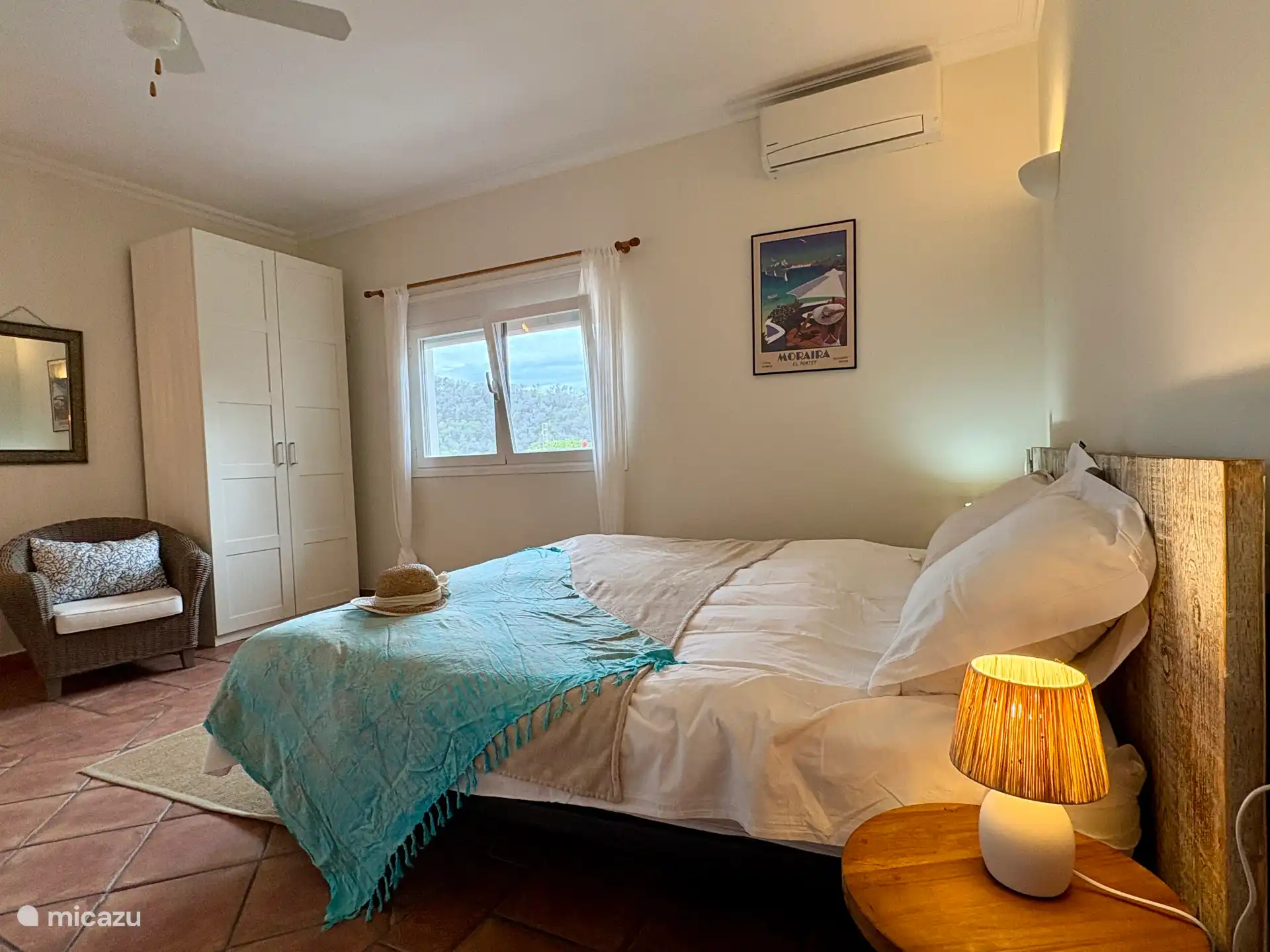 Chambre au niveau de la piscine.