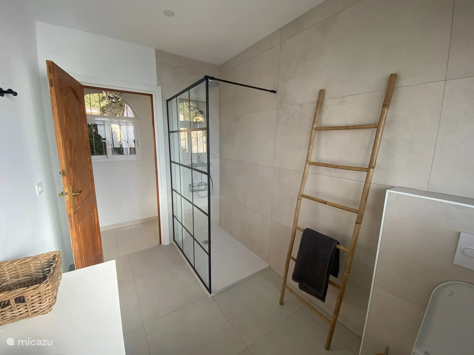 Badkamer woonniveau.