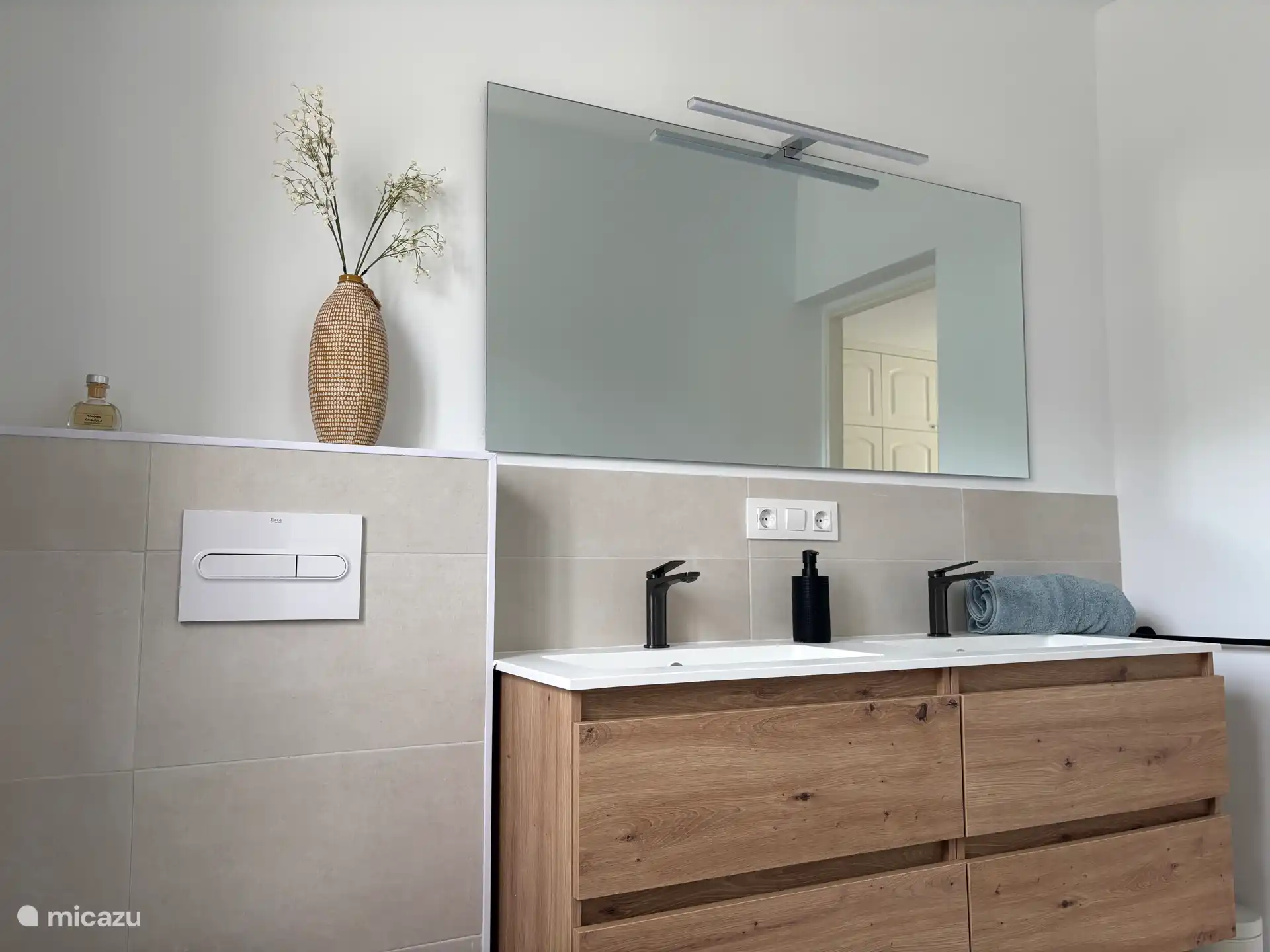 Baño nuevo en el dormitorio principal.