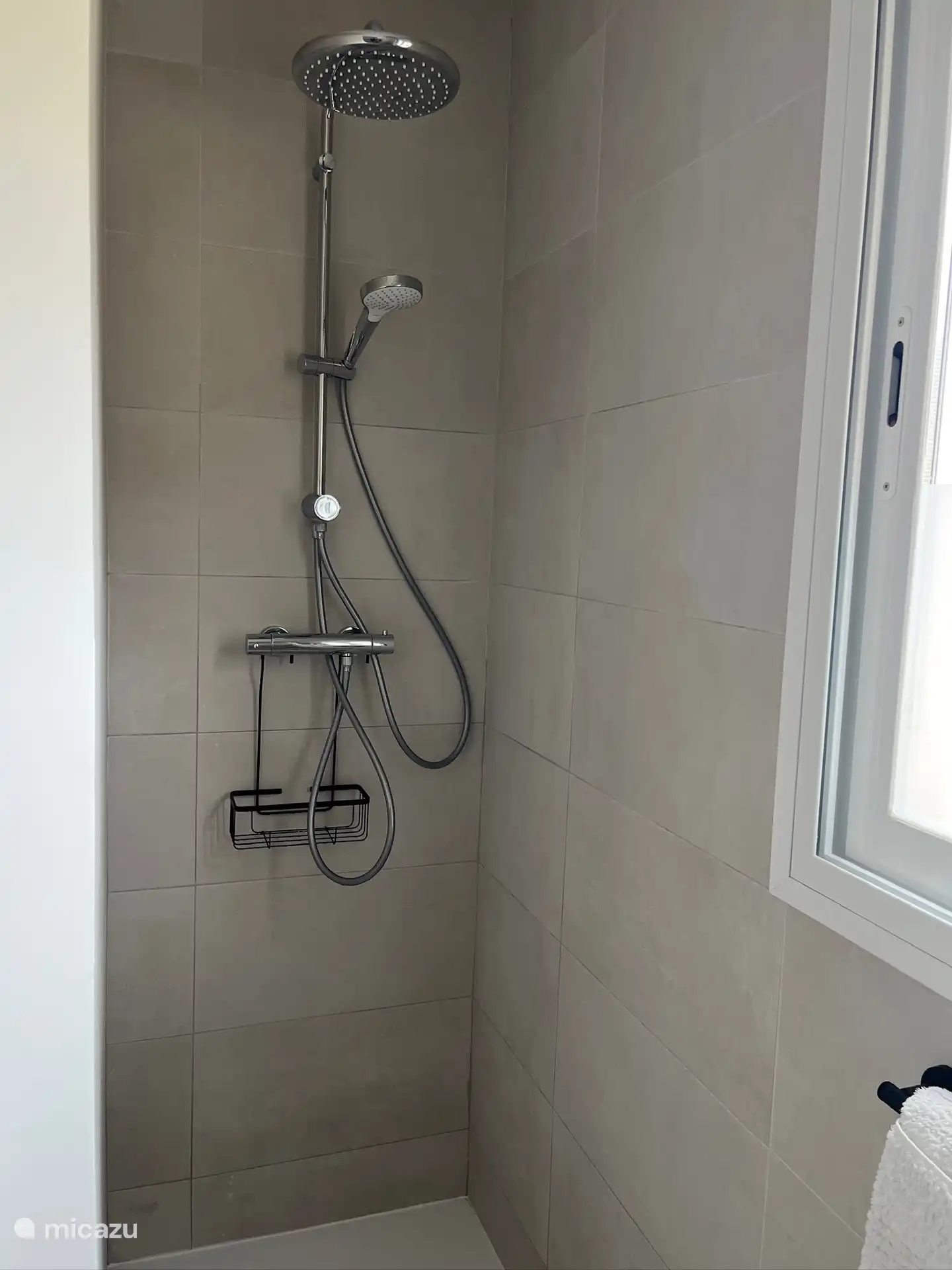 Inloopdouche masterbedroom.