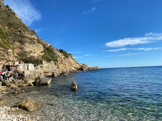 Location de Vacances Espagne, Costa Blanca, Moraira, villa - Casa Lucia Cala Llebeig, la plage des contrebandiers accessible à pied. Une promenade de 30 minutes dans un cadre magnifique.