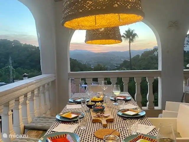 Location de Vacances Espagne, Costa Blanca, Moraira, villa - Casa Lucia Longues soirées à dîner avec le soleil couchant.