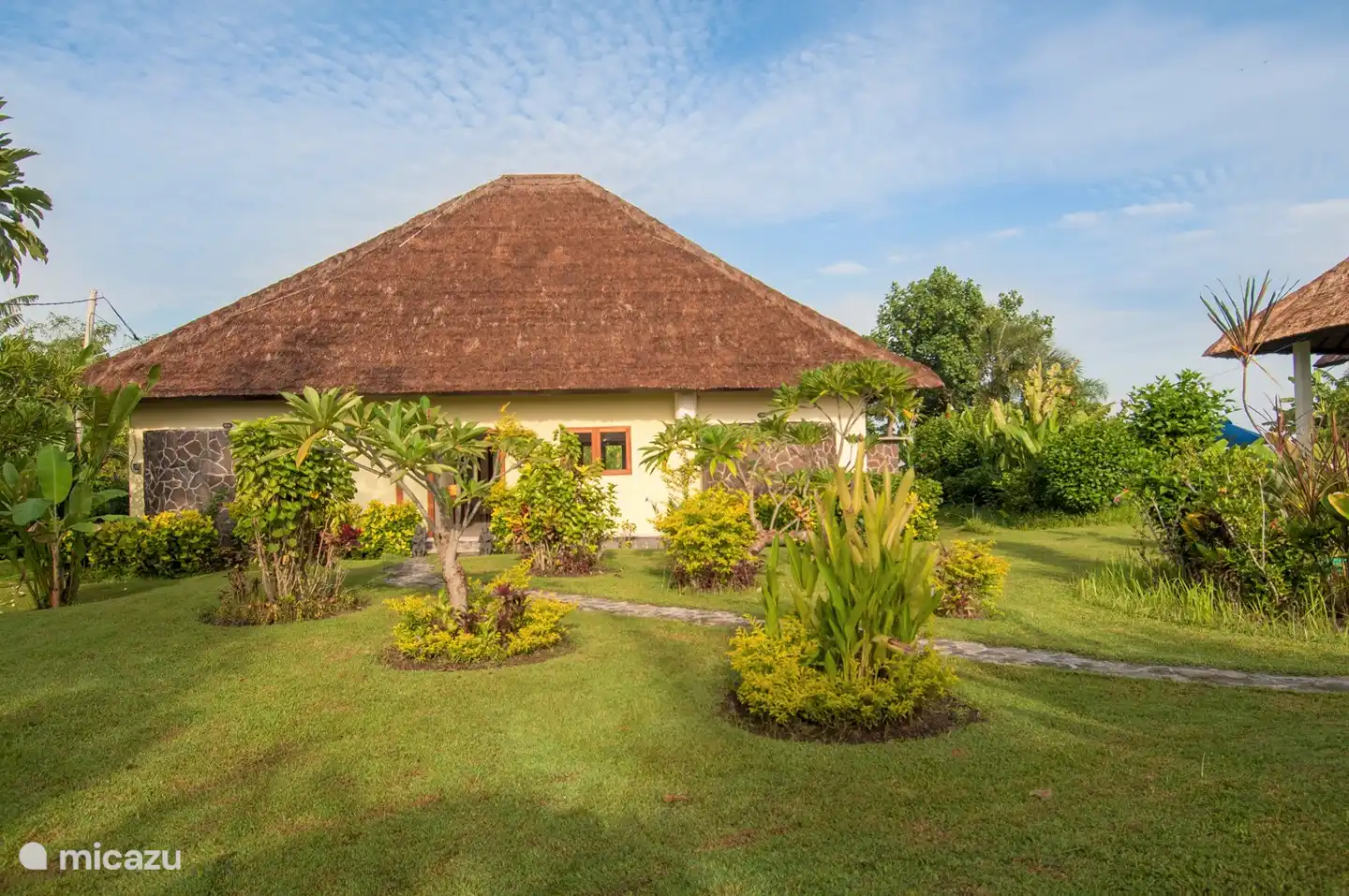 Hinten mit den offenen Bädern. Jedes Schlafzimmer hat ein eigenes Badezimmer.