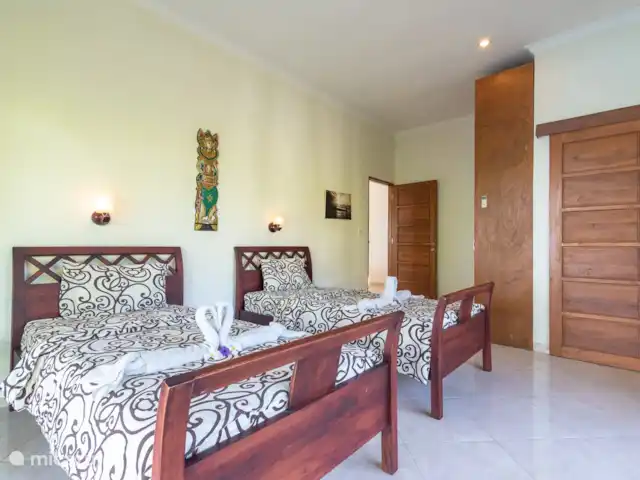 Location de Vacances Indonésie, Bali, Lovina, villa - Villa absolue face à la plage Une chambre a deux grands lits simples
