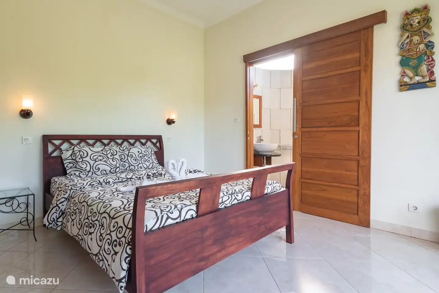 Schlafzimmer mit Doppelbett