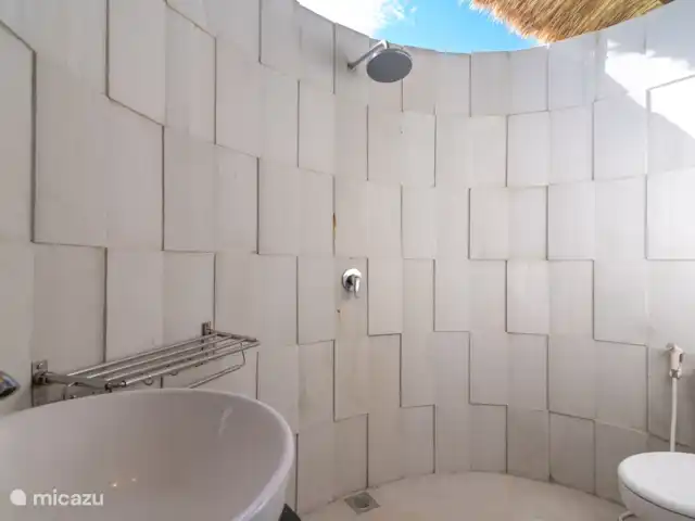 Location de Vacances Indonésie, Bali, Lovina, villa - Villa absolue face à la plage Chaque chambre a sa propre salle de bain. Avec douche et toilettes.