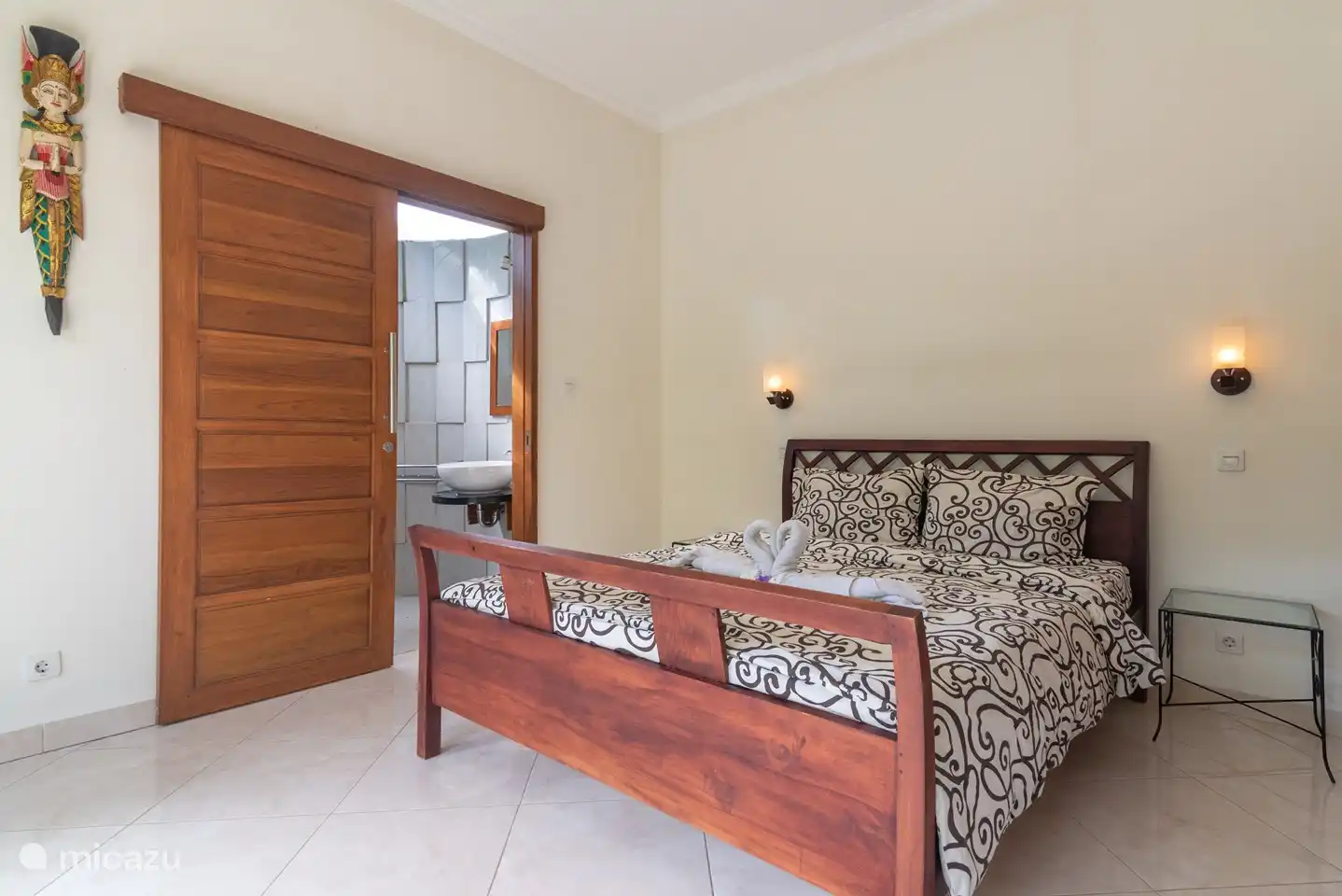 Schlafzimmer mit Doppelbett