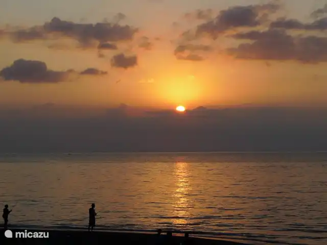 Location de Vacances Indonésie, Bali, Lovina, villa - Villa absolue face à la plage Pêcheurs sur la plage au coucher du soleil