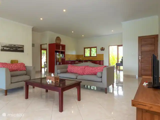 Location de Vacances Indonésie, Bali, Lovina, villa - Villa absolue face à la plage La cuisine ouverte sur le séjour