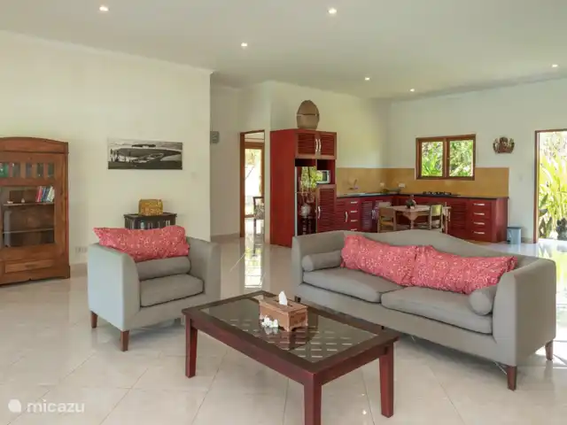 Location de Vacances Indonésie, Bali, Lovina, villa - Villa absolue face à la plage La cuisine ouverte sur le séjour