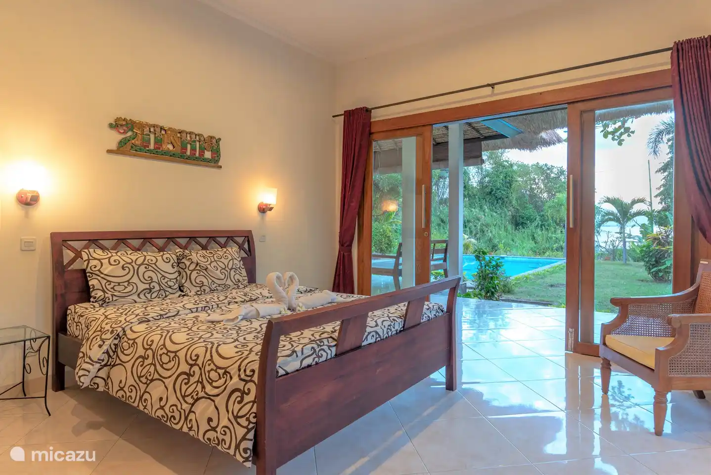 Schlafzimmer mit Doppelbett