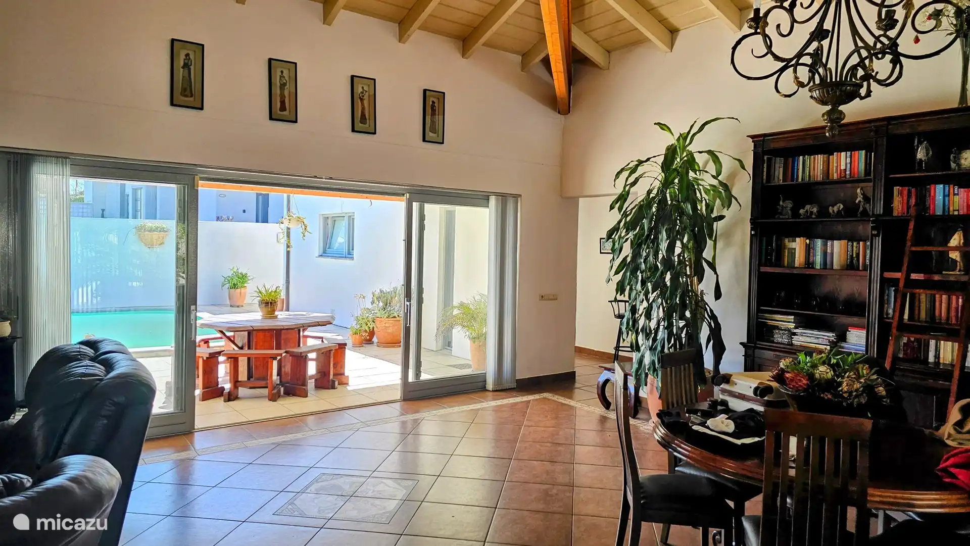 One of the sliding doors to the pool area.