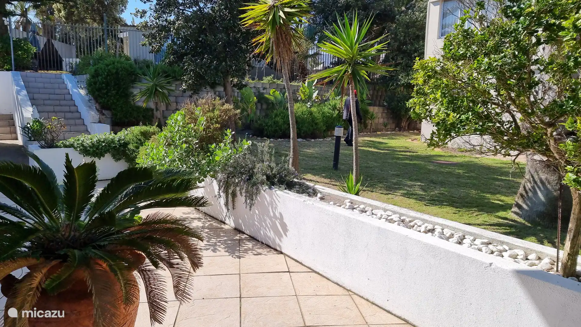 You can also walk around in the park, walk to the sea, play a game of tennis or squash.