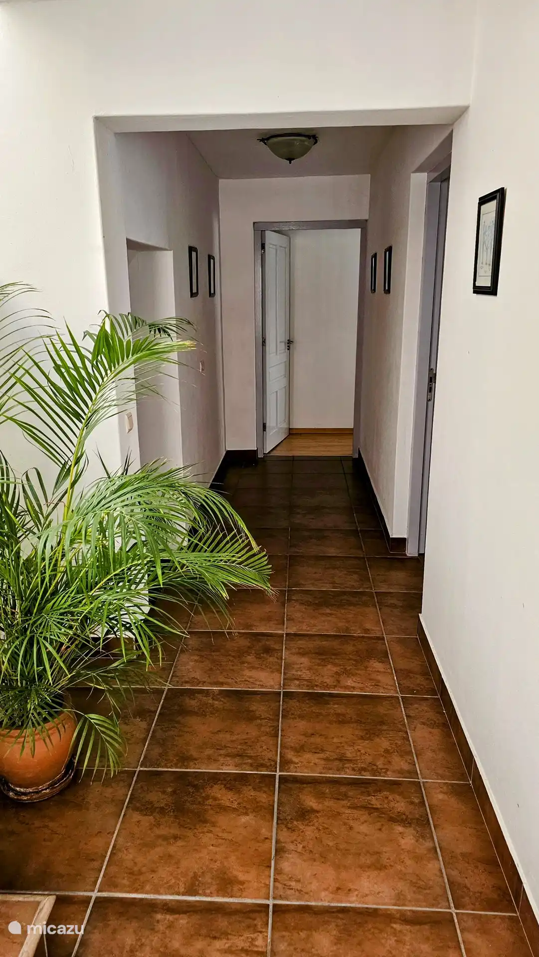 On the left side of the house this is the entrance to the 4 bedrooms.